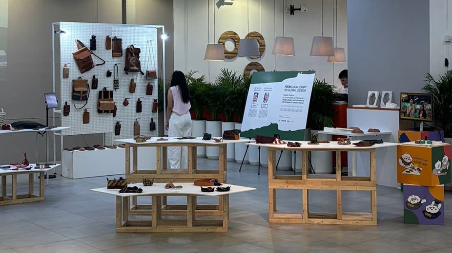 Des Exhibit