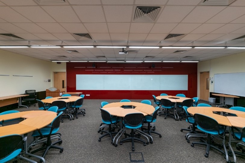 TYPE D - Training room with ‘Cluster’ seating