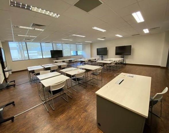 TYPE S - Collaborative classroom with multiple screen projection (fixed seating)