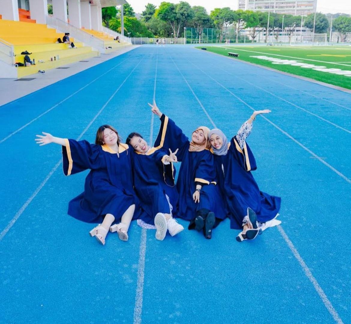 Photo of a group of graduands