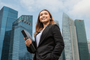 photo of student at facade of big 4