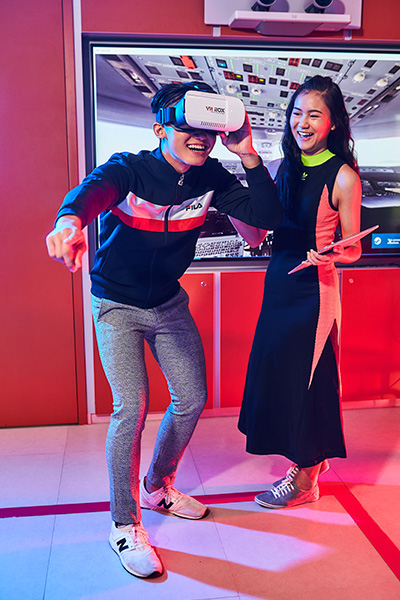 Virtual Reality (VR) Virtual Reality (VR)